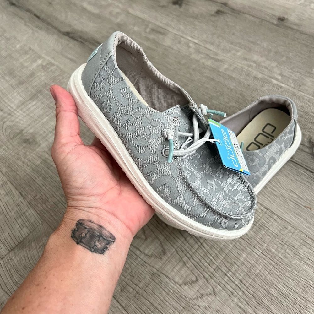 Hey Dude Shoes-Wendy Youth-Cat Eye Grey-size K11 Girls-NEW! - Picture 1 of 11